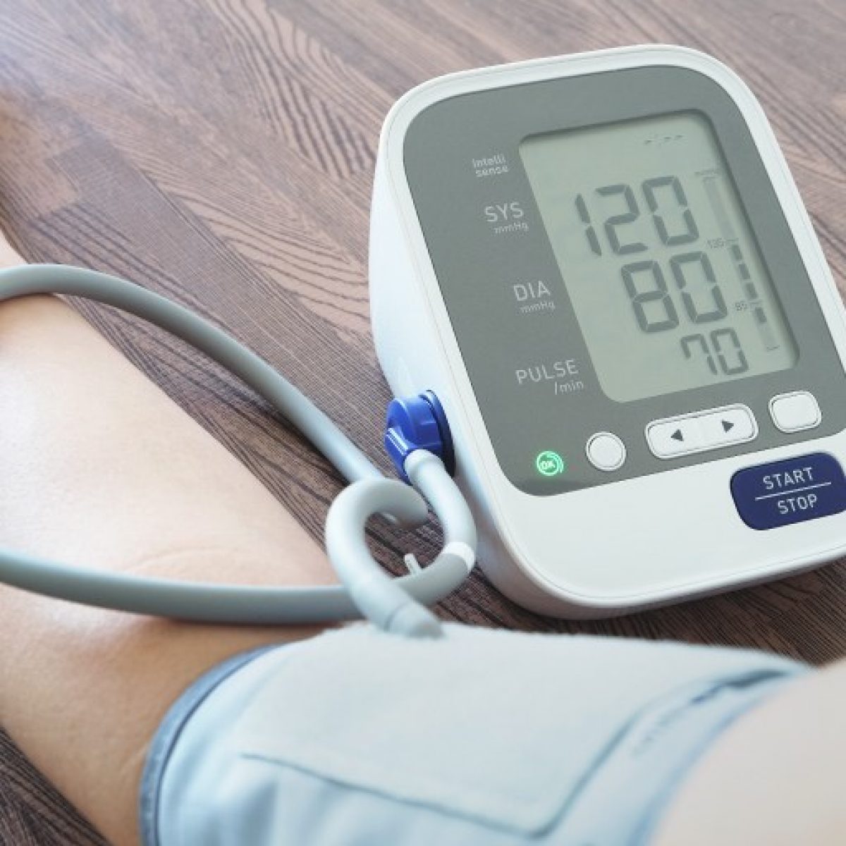 How to check blood pressure by hand: Methods and tips