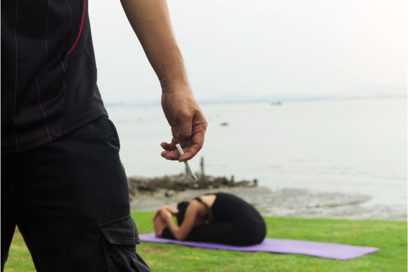 yoga to quit smoking_activ living