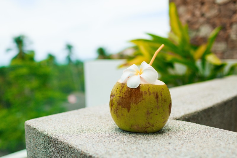 tropical-coconut-cocktail-decorated-plumeria-table (1)_Activ Living Community