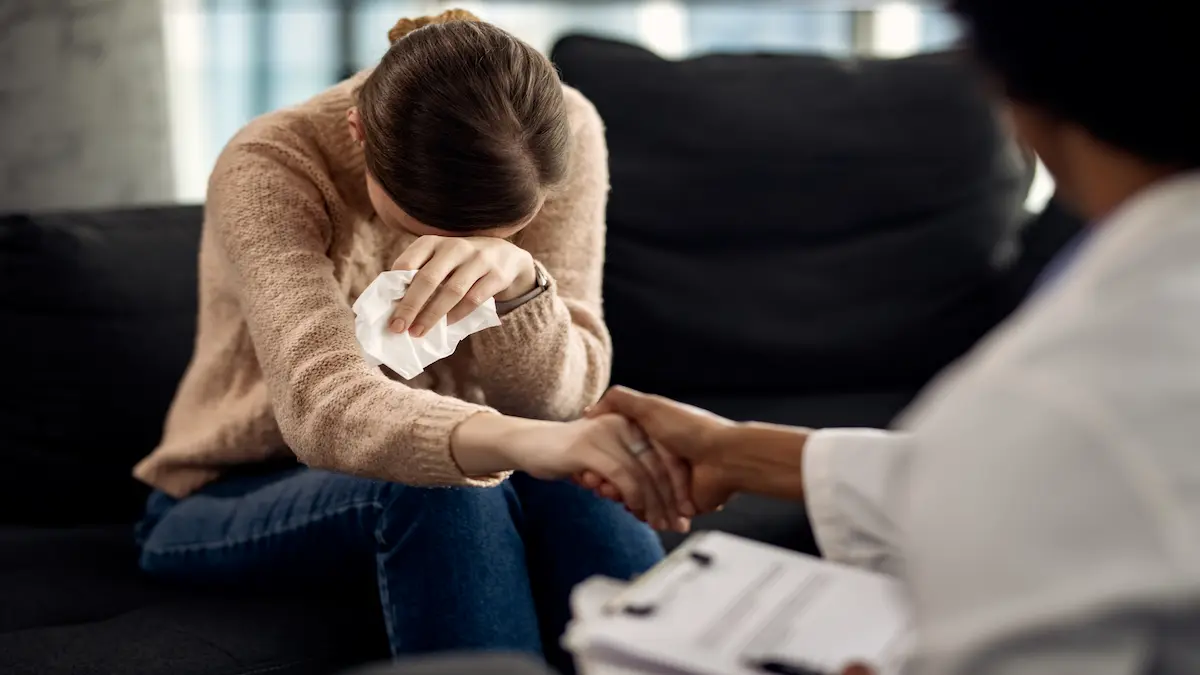 depressed-woman-seeking-solace-from-her-psychotherapist_Activ Living Community